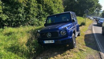 UK7YIfT811E.jpg